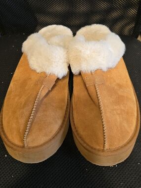 Suede Shearling Lined Slippers in Chestnut